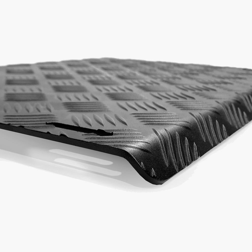 Close-up of Sim Floor plate showing diamond pattern design.